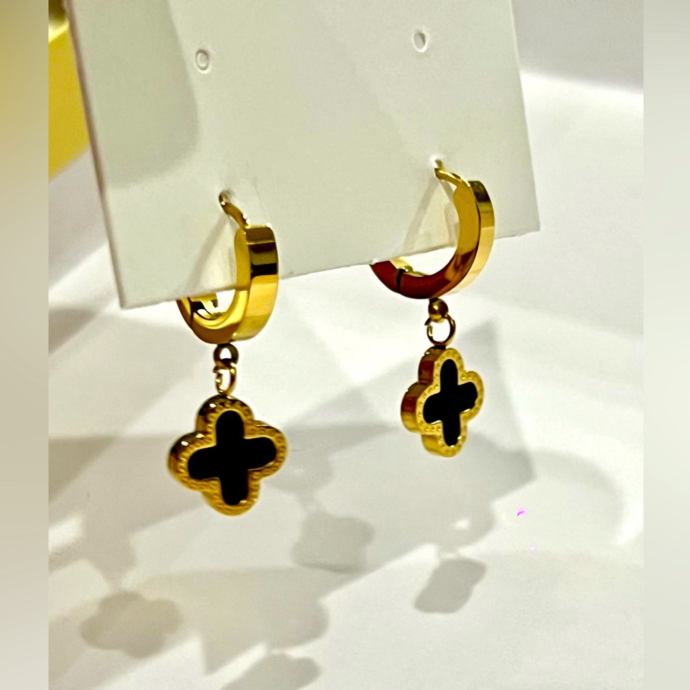 Clover earrings 🍀 stainless steel black and gold